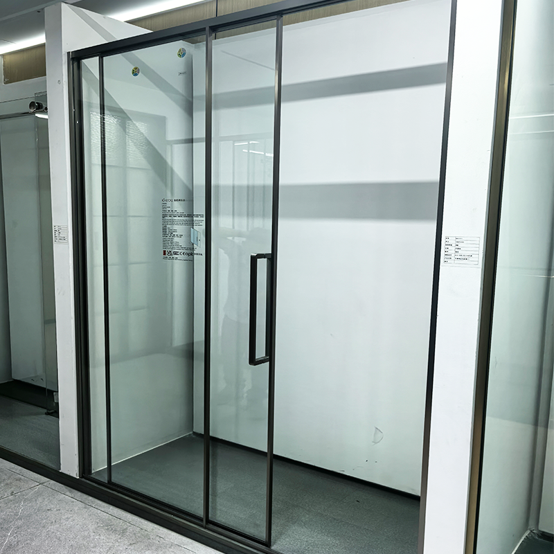 Two Styles, Two Charms – The Versatile Choices of Shower Enclosure Glass