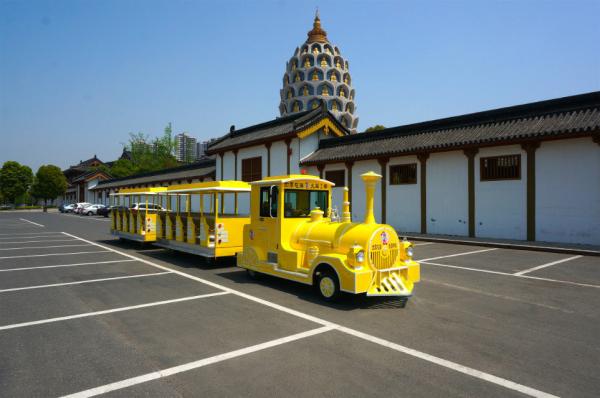 42 Seater Mini Trackless Train With Metal Structure Beam 76 KW Rated Power Petrol Engine