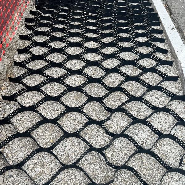 HDPE géocelle en plastique pavée en grille géocelle HDPE pour le renforcement des sous-sols doux stabilisateur de gravier à faible coût géocelle dans la construction de routes