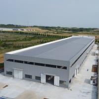 Structure d'atelier préfabriquée en acier avec panneaux sandwich en laine de verre