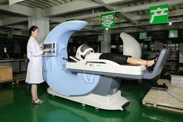 Innovative Design Non Surgical Spinal Decompression System 0-150mm Bed Translation
