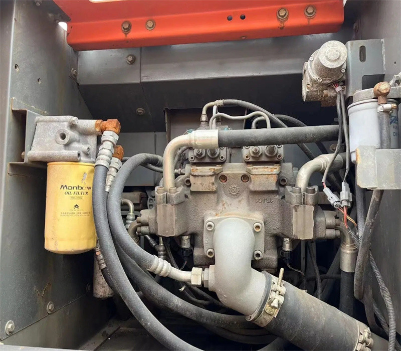В хорошем состоянии Подержанный экскаватор Hitachi ZX200 с двигателем ISUZU AA-6BGIT