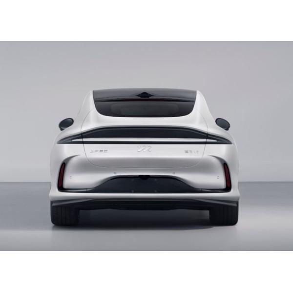 Предпродажа Zhiji L6 Чистый электрический 4-дверный седан Моторная мощность 216кВт с полным колесом