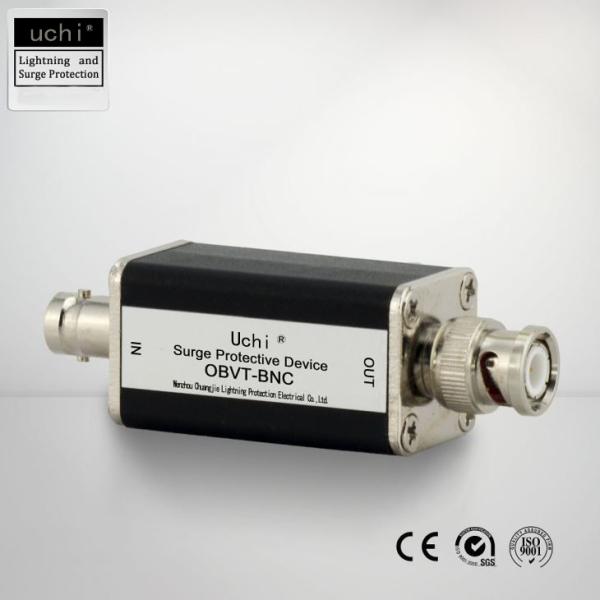 Protecteur de montée subite de télévision en circuit fermé de structure simple,