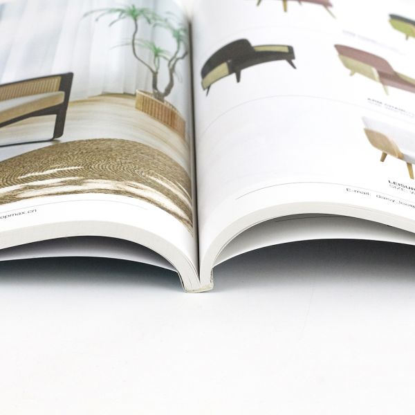 Customized Full Color Magazine Printing Glossy / Matte Soft Cover Magazine