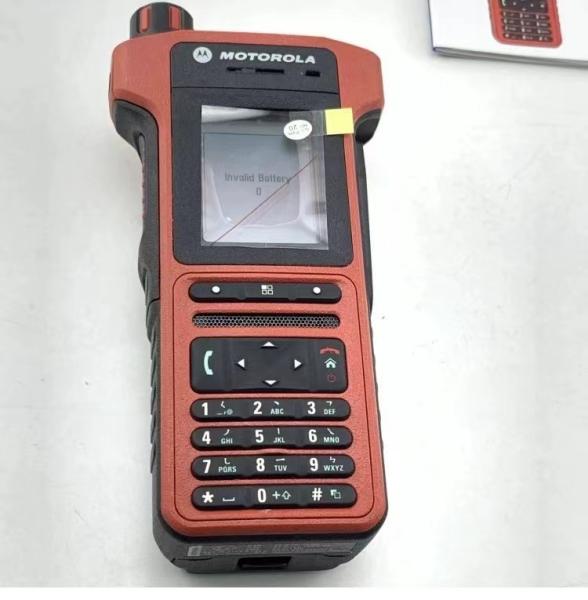 English Operating Language Motorola UHF Walkie Talkie 1000 Storage Channel for Seamless Communication