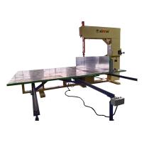 Máquina de corte de espuma de colchón 4 ruedas Máquina de corte de cuchillo vertical industrial capaz de cortar varios materiales