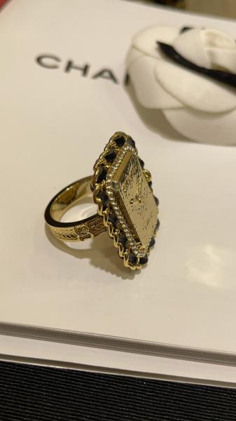 Elegant 18K Gold Plated Square Ring with Swarovsk* Diamond and Leather-Wrapped Chain