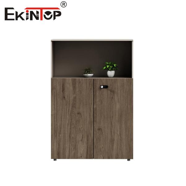 Недорогой заводский шкаф для хранения в промышленном стиле с дверями