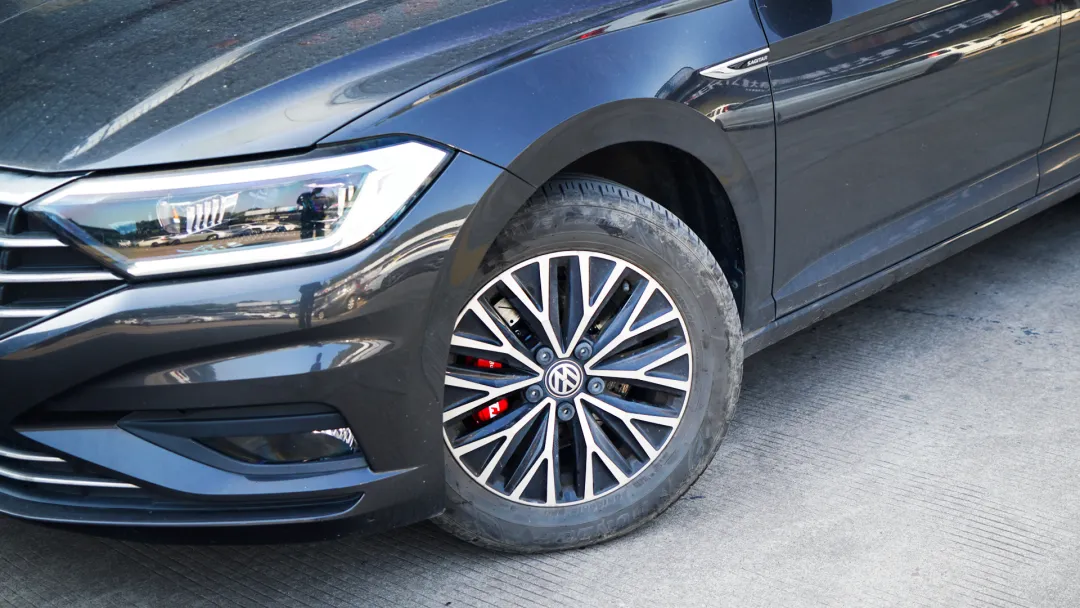 Front Big Brake Kit 4 Piston Caliper With 300x28mm Rotor BBK Auto Brake System For Volkswagen Sagitar 16 Inch Car Rim (Волксваген Сагитар 16 дюймовый автомобильный ремень)