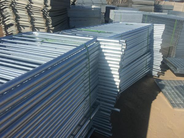 Zinc Coated Steel Pedestrian Crowd Control Barriers For Sport Ground