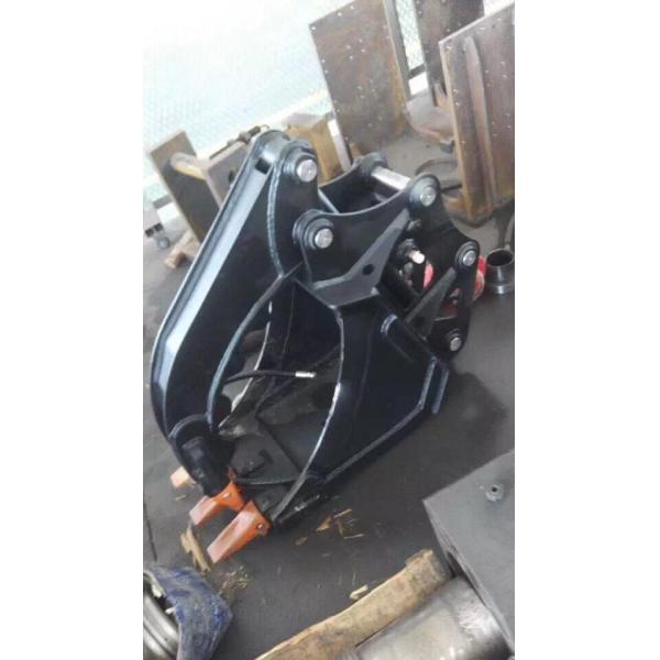 En tournant attaquez en bois attaquent le briseur de marteau d'excavatrice,