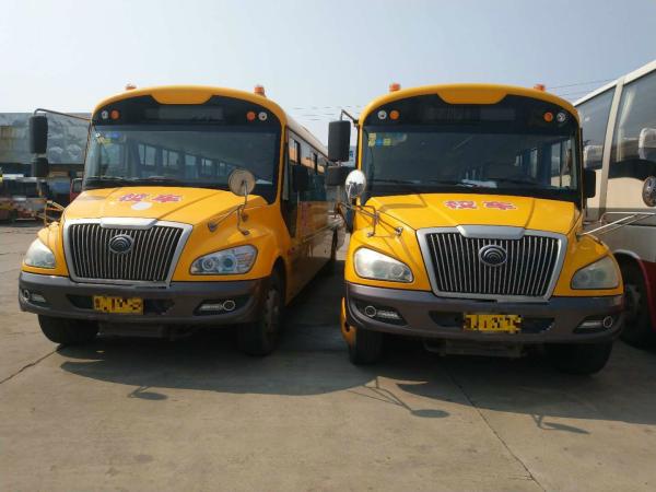 a distância entre o eixo dianteira e traseira de 5250mm 2016 anos 56 Yutong usado Seater transporta o ônibus escolar usado