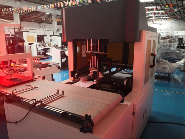 Máquina rígida multi-funcional automática da cartonagem para a caixa e a capa dura que fazem o posicionamento visual