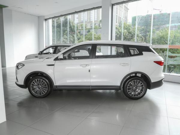Fuel Tank 55L White 7 Seater Car SINOTRUK VGV Used Manual SUV 175 Km/H
