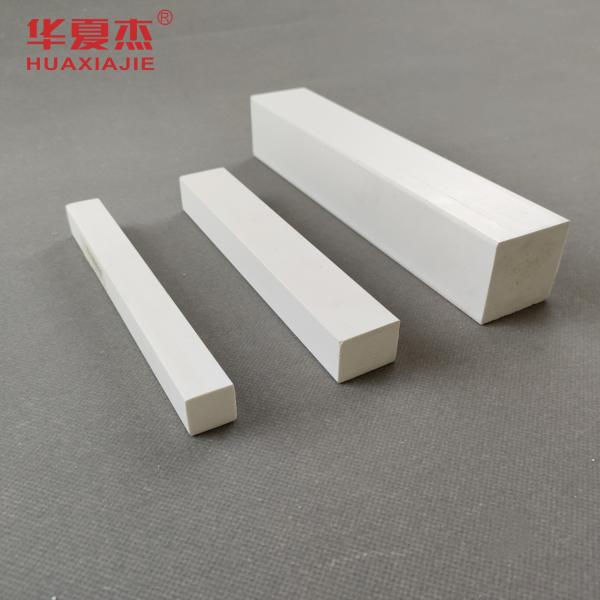 PVC résistant à l'humidité planche de vinyle blanc moulé en PVC pour la décoration de bâtiments