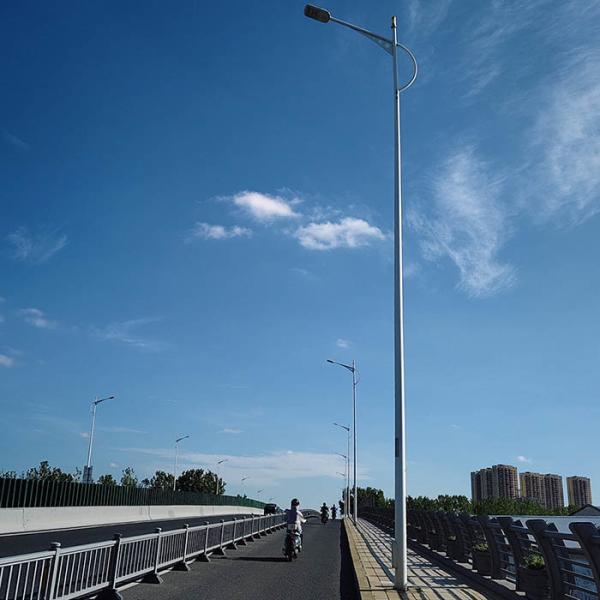 Customizable Design Street Light Pole with Hot-Dip Galvanized Steel for High-Performance Outdoor Lighting