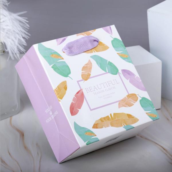 Flat Bottom CMYK Cardboard Gift Bags With Handles Printed White Brown Kraft Shopping Fresh