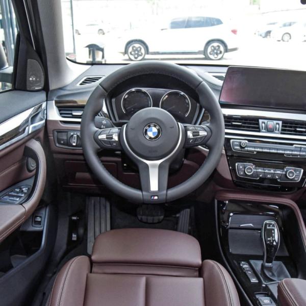 Бензин компакта SUV версии 25Li BMW X1 2022 sDrive lingxian 5 мест двери 5