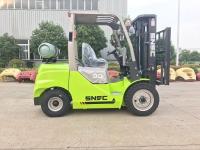 Camion élévateur à gaz liquéfié de 500 mm avec moteur Nissan et cabine réglable