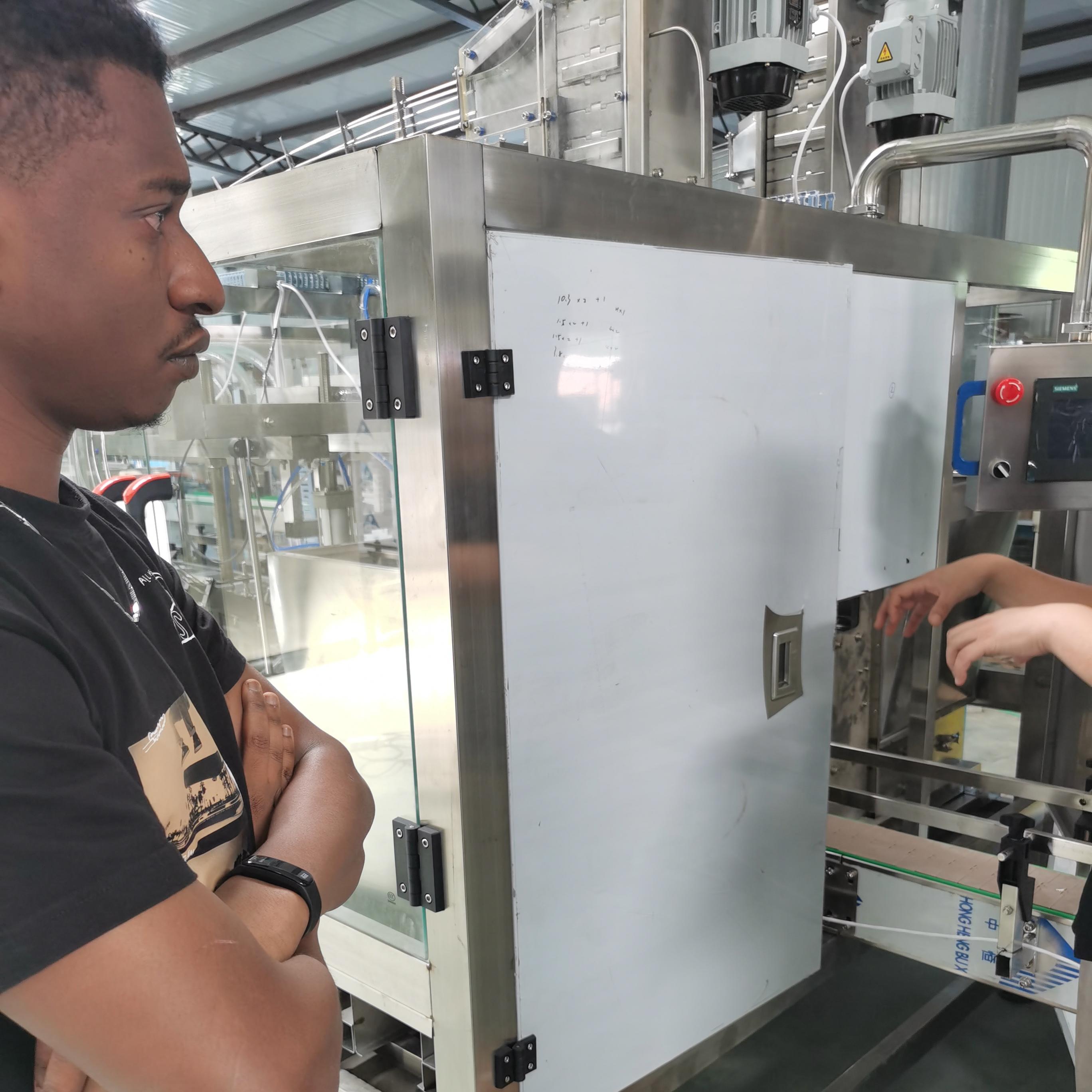 Plastic Bottle Automatic Capping Sealing Machine for Pet Cap Screwing With Conveyor