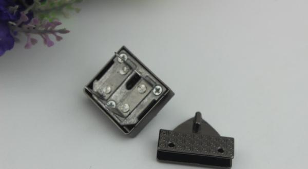 2019 New Products Zinc Alloy Light Gold Metal Thumb Catch Bag Push Locks