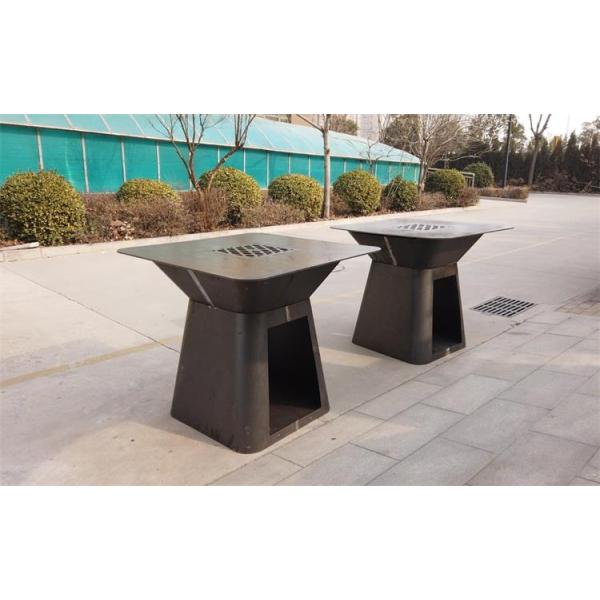 Черная покрашенная древесина горя на открытом воздухе варя гриль барбекю ямы огня квадрата стальной