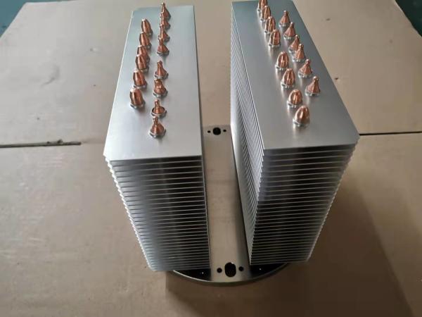 Dissipador de calor empilhado da aleta do dissipador de calor da tubulação da elevada precisão alumínio de cobre para o diodo emissor de luz e o processador central