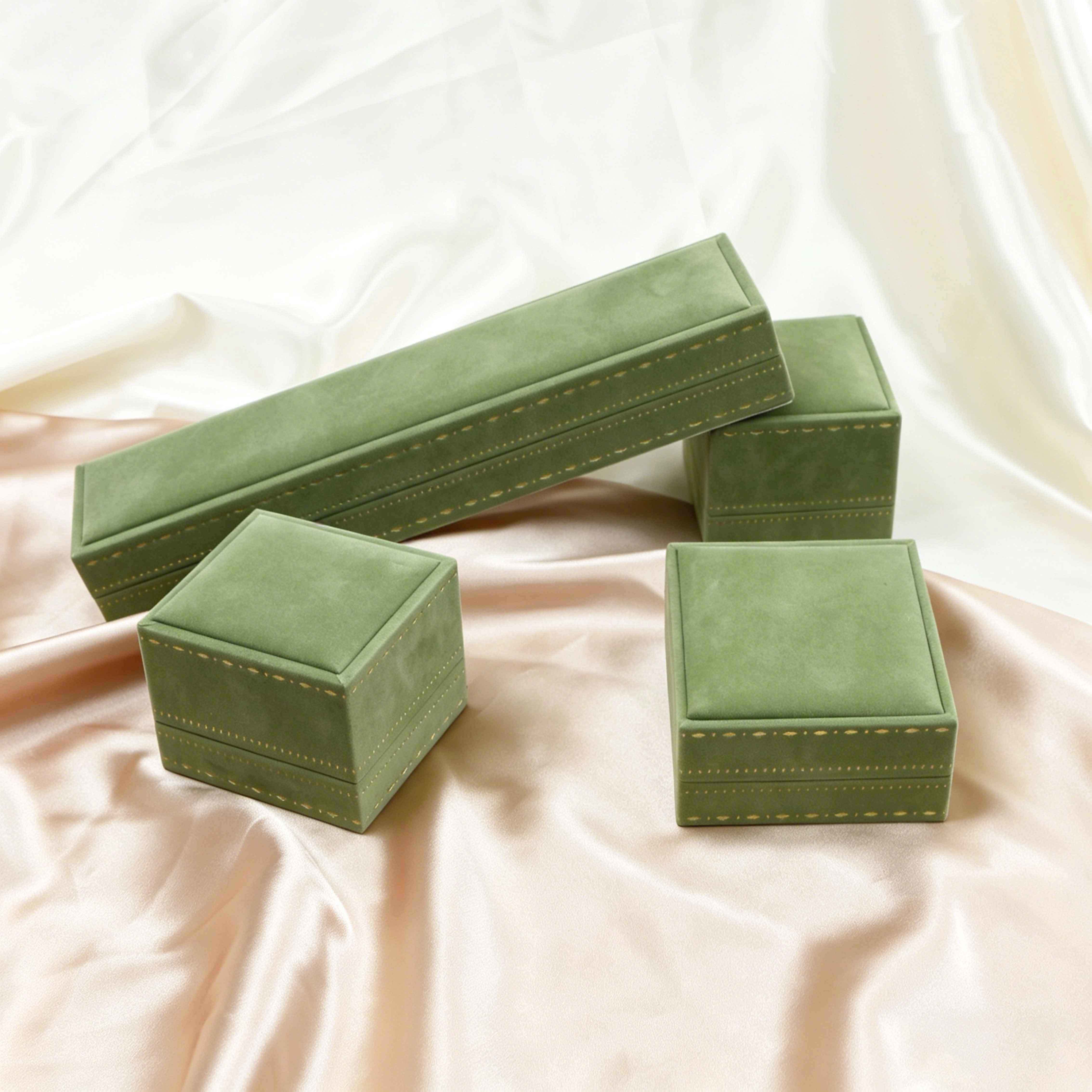 Vintage Green Velvet Luxury Jewelry Box Set Simple Luxury Necklace Gift Box Custom Color