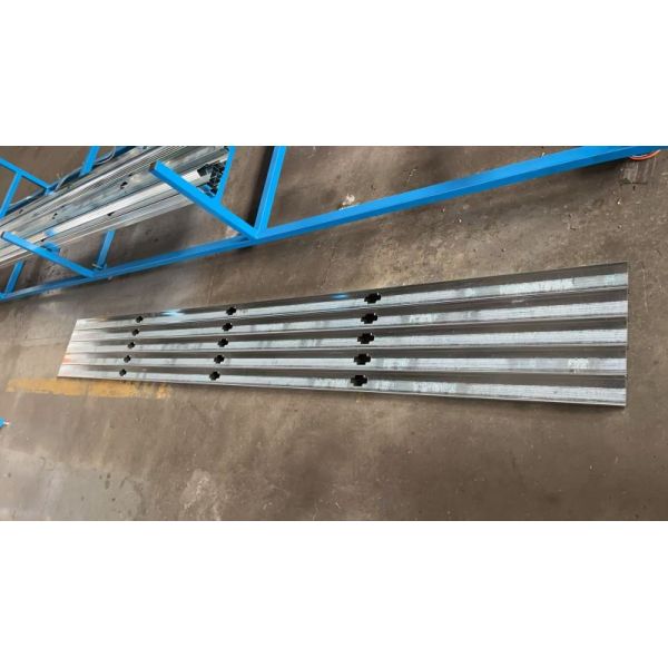 Máquina de conformado de rollos de paneles de yeso C U Poste Canall de alta velocidad con corte servo de 0,4-1,2 mm de espesor