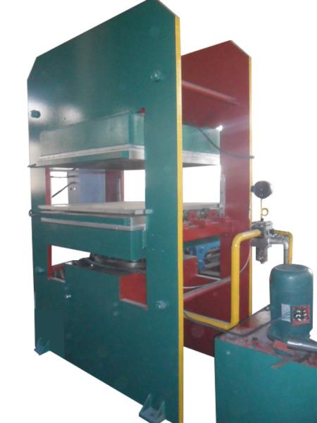 Machine hydraulique de moulage par compression de plateau