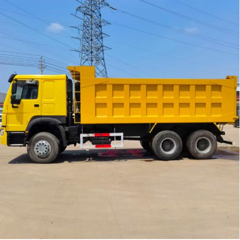 Howo 371 horsepower second-hand 5.8m environmental protection muck truck tipping bucket type front four rear eight