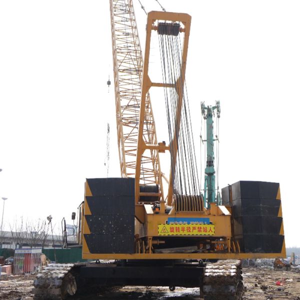 Air-conditioned Crawler Mobile Crane with Hoist Speed 50 M/min and Luffing Jib Up To 100 Meters for Complex Construction Lifting