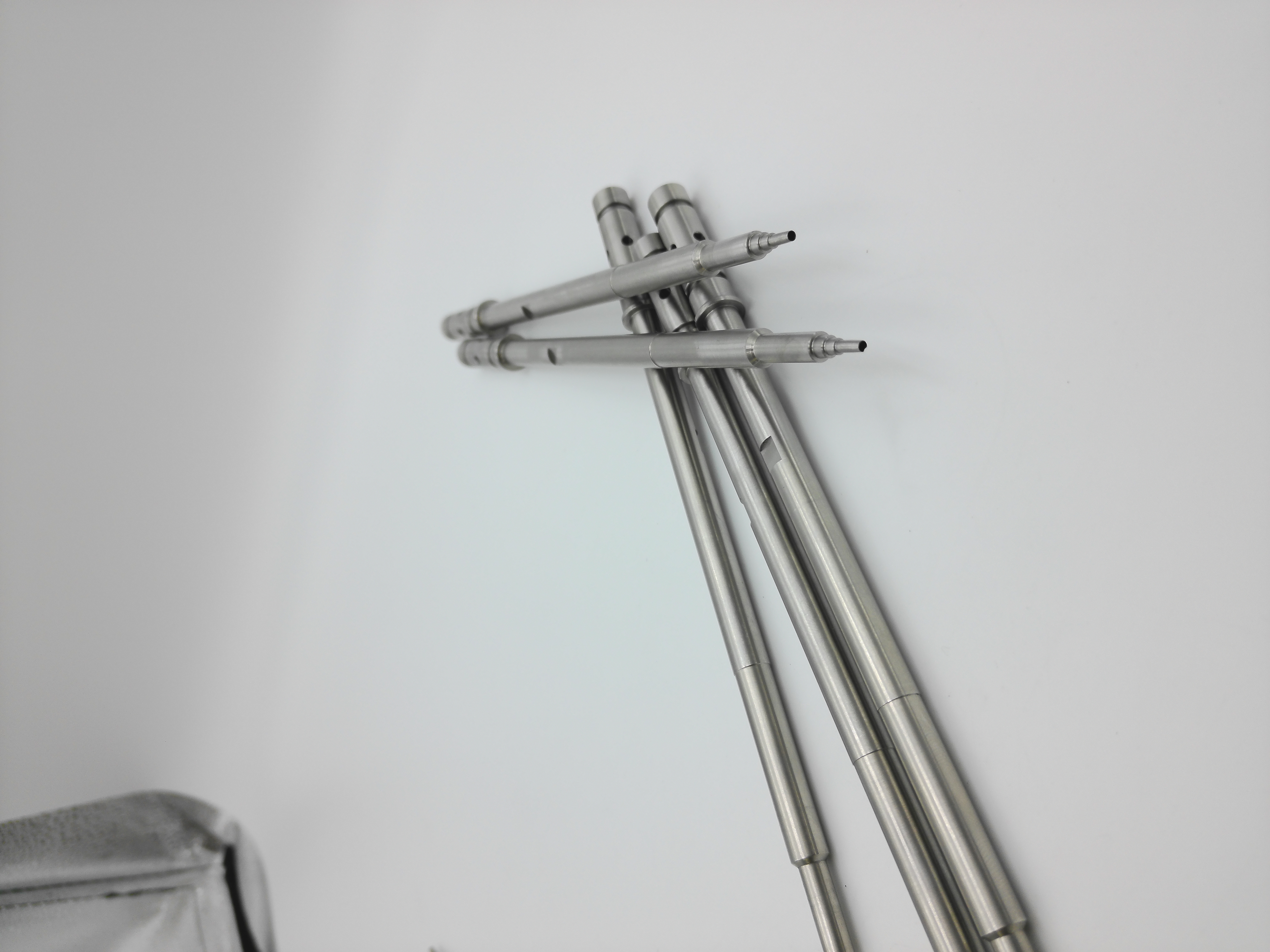 Medical Metal Blowing Deep Hole Long Shaft Side Hole Needle CNC Machining