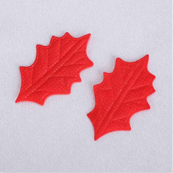 Non Woven Fabric Christmas Party Crafts Red Holly Leaves Customized Size