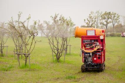 Herbicides Automatic Agricultural Pesticide Spraying Robot Fertilizers