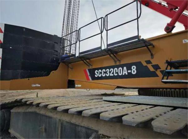 Grue sur chenilles SANY SCC3200A-8 d'occasion de 2023 avec une flèche de 62 mètres, un contrepoids de 170 tonnes, 411 heures de fonctionnement et en excellent état de marche.