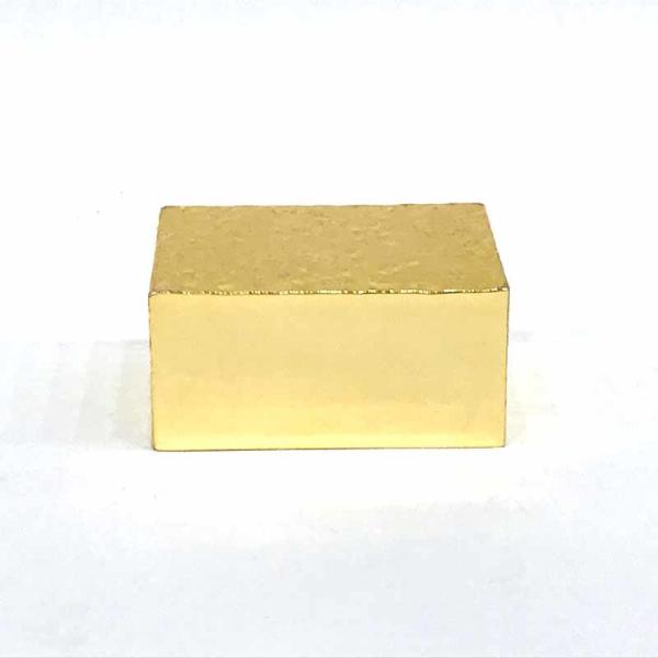 A cor Zamak do ouro da forma do retângulo perfuma o tampão de garrafa