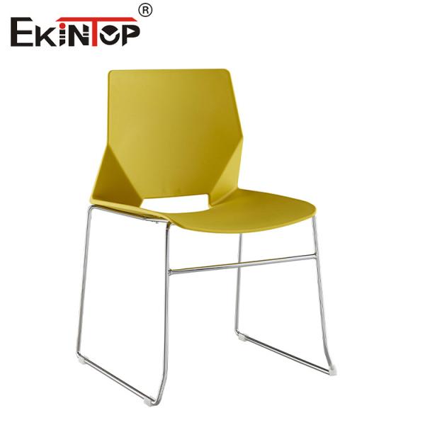 Легкий пластиковый стул для тренировок с металлической рамой