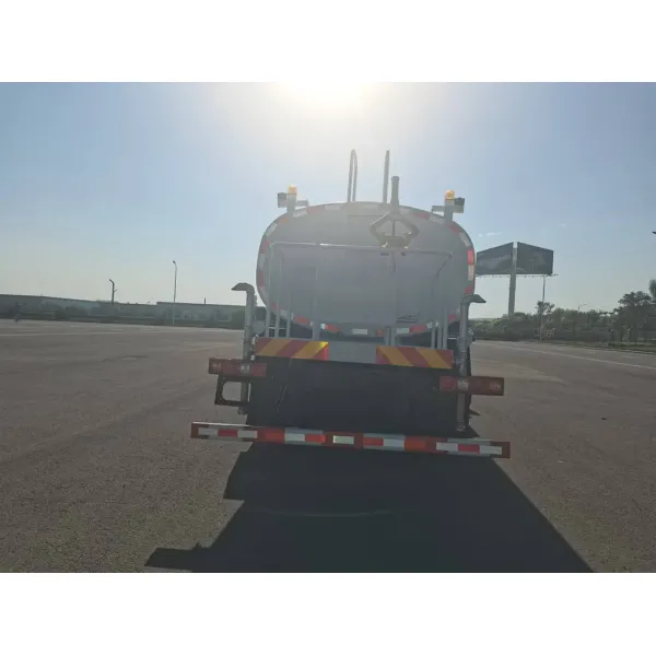 Shacman 210HP Asphalt Spray Sprinkler Truck 4X2 8m3 Bitumen Tank Truck