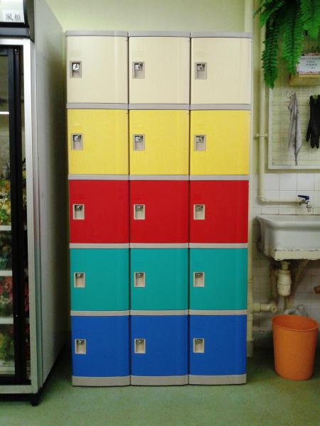 Swimming Pool Plastic School Lockers 5 Tier Red / Yellow / Bule Door For Storage