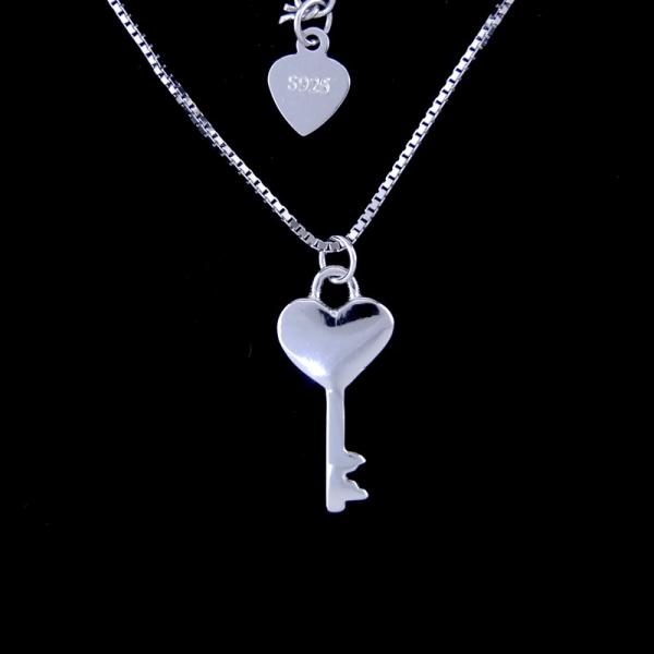 Goodluck Letter Best Wishes To Friend Plain Silver Necklace For Friend's Gift