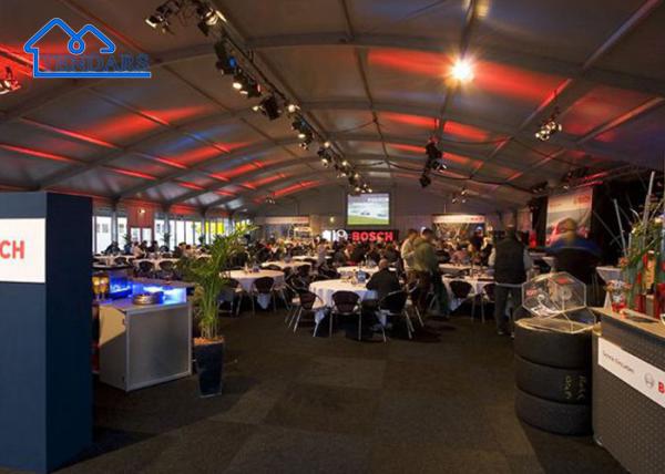 En extérieur grande personnalisée Arcum Aluminium Restaurant Fête de mariage Événements Marquee Canopy Tente incurvée