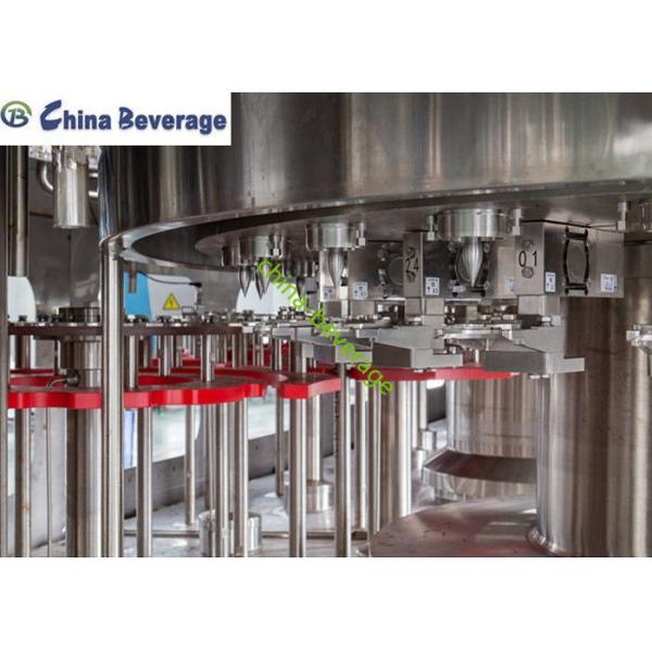 Безгнилостным разлитая по бутылкам ЛЮБИМЦЕМ машина молока разливая по бутылкам,