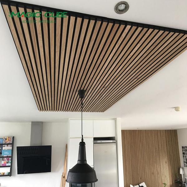 Painel de parede acústico de fibra de poliéster com material de madeira à prova de fogo e design de laje de madeira