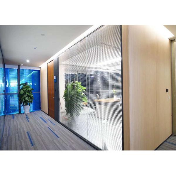 Стеклянная перегородка с европейским дизайном двойной стеклянной звукоизоляционной стеной без рамы полный вид