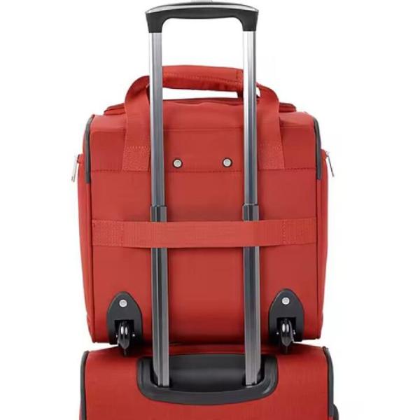 Устойчивый чемодан с колесами