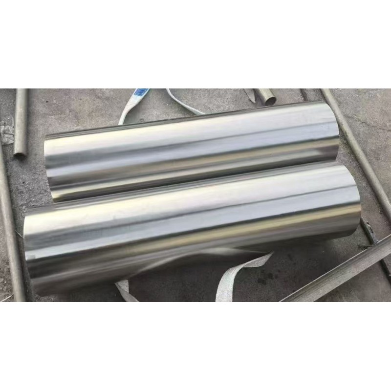 The advantages of pure nickel materials such as Ni200 and Ni201 lie in their top-level corrosion resistance in strong alkaline environments, as well as excellent electrical and thermal conductivity.