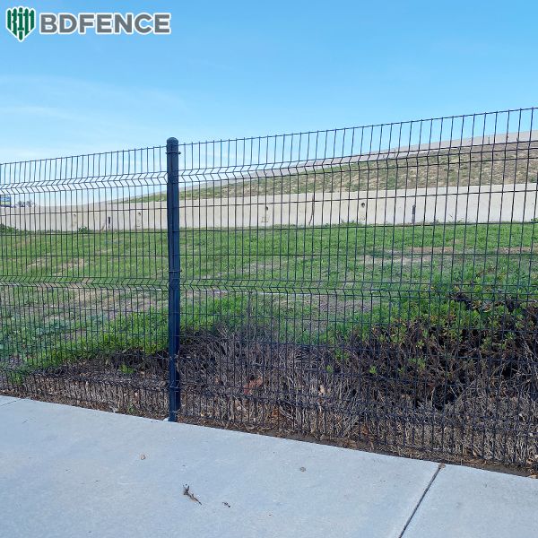 Customize 4ft 5ft 6ft 7ft 8f Mesh 4mm Strong Welded 3D Fence Panel Welded Wire Mesh Fence