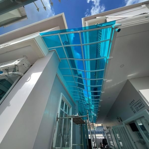 Easy To Cut Plastic Polycarbonate Sheet Flexible Green Blue Bronze Clear Grey Weather Resistant Durable Material Perfect For Outdoor And Indoor